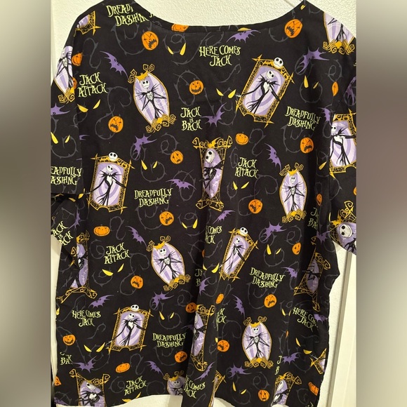 2 Disney Halloween scrub tops 3XL - Picture 6 of 7